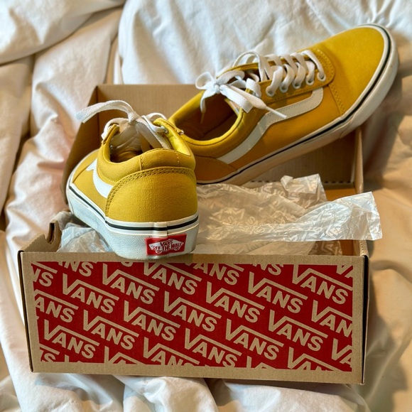 Yellow Vans Sneakers Women’s sz 6.5. EUC, only worn a few times. Smoke free home - Picture 2 of 10
